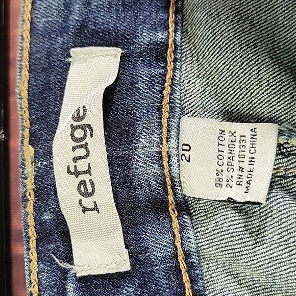 Refuge Medium Wash Distressed Jeans Size 20 - Picture 7 of 11